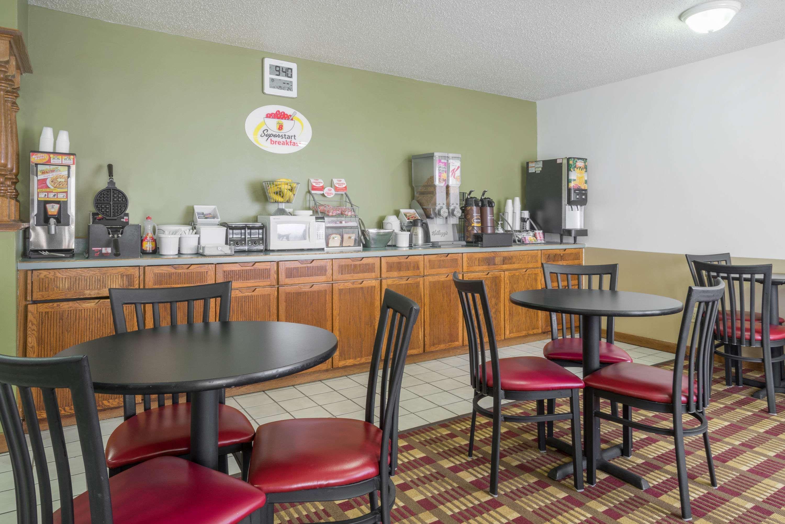 Super 8 By Wyndham Fond Du Lac Exterior photo