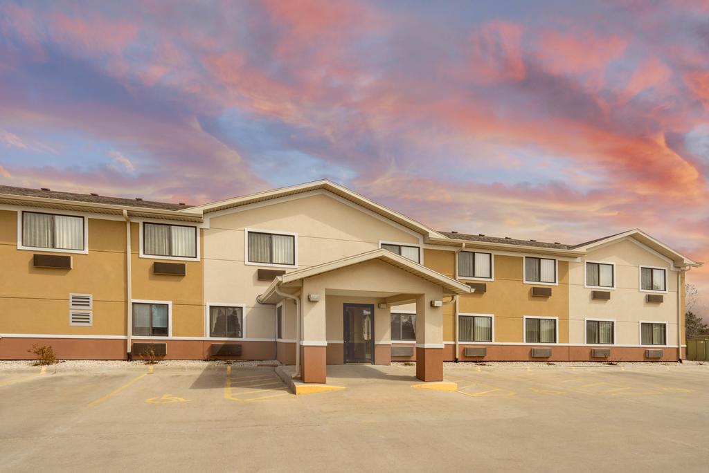 Super 8 By Wyndham Fond Du Lac Exterior photo